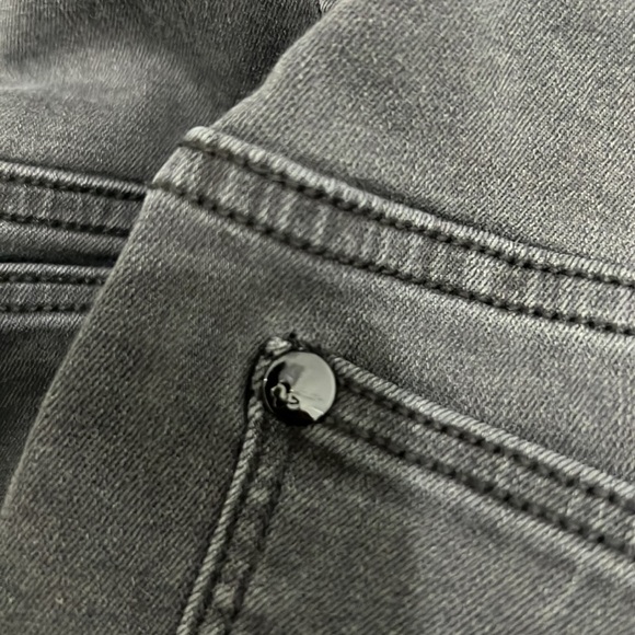 H & M maternity black distressed like skinny stretchy jeans - Picture 7 of 7